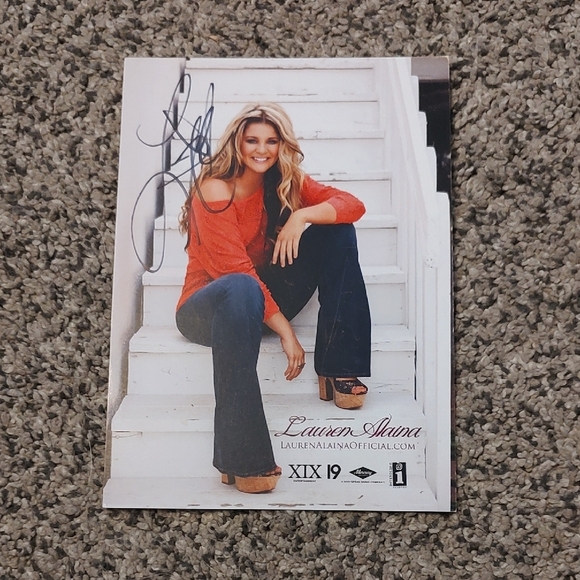 Autographed Lauren Alaina Photo - Picture 1 of 8